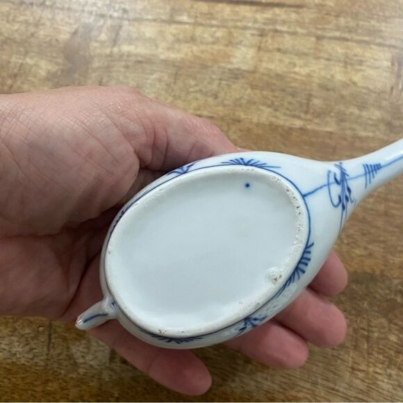 Antique blue and white flow blue onion infant invalid feeder - Picture 3 of 3